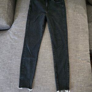 Good American Black Skinny Jeans Raw Hem Frayed Ankle Size 8
